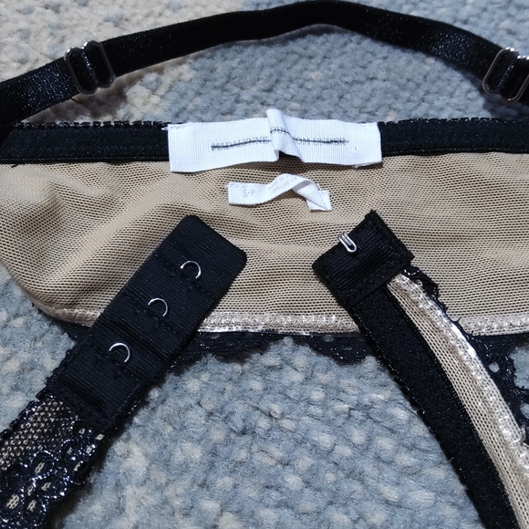 Madalynne x Out From Under Lace Crisscross Halter Bralette Bra NWOT - Picture 8 of 13